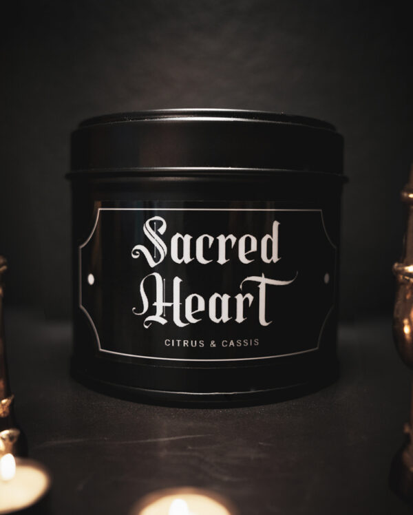 Sacred Heart Gothic Duftkerze in schwarzer Metalldose ★